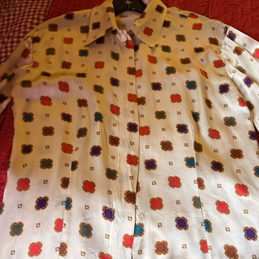 100% silk button up blouse - Picture 5 of 8